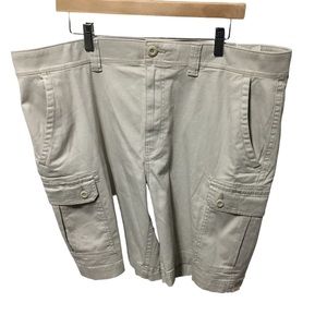 St. John’s Bay Power Stretch Cargo Shorts Size 42 NWT
